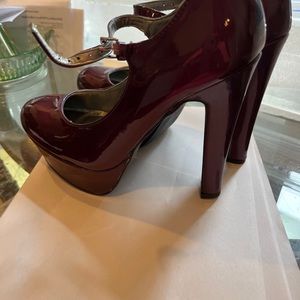 G by guess purple platform heels